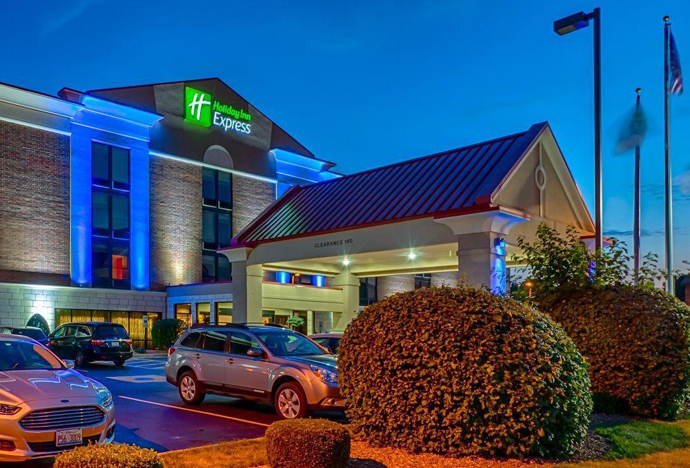 Holiday Inn Express Crestwood By Ihg Exterior photo