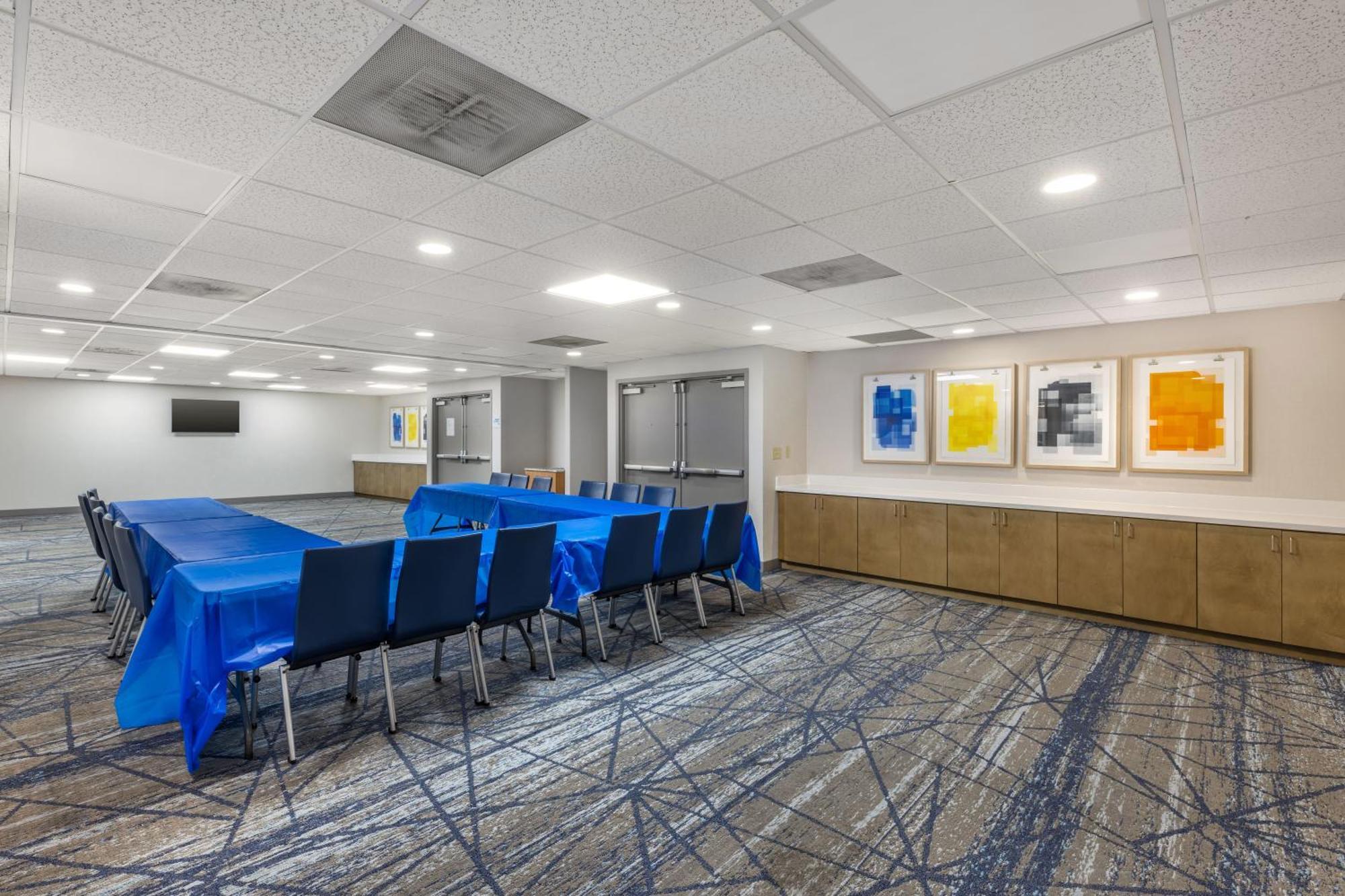 Holiday Inn Express Crestwood By Ihg Exterior photo