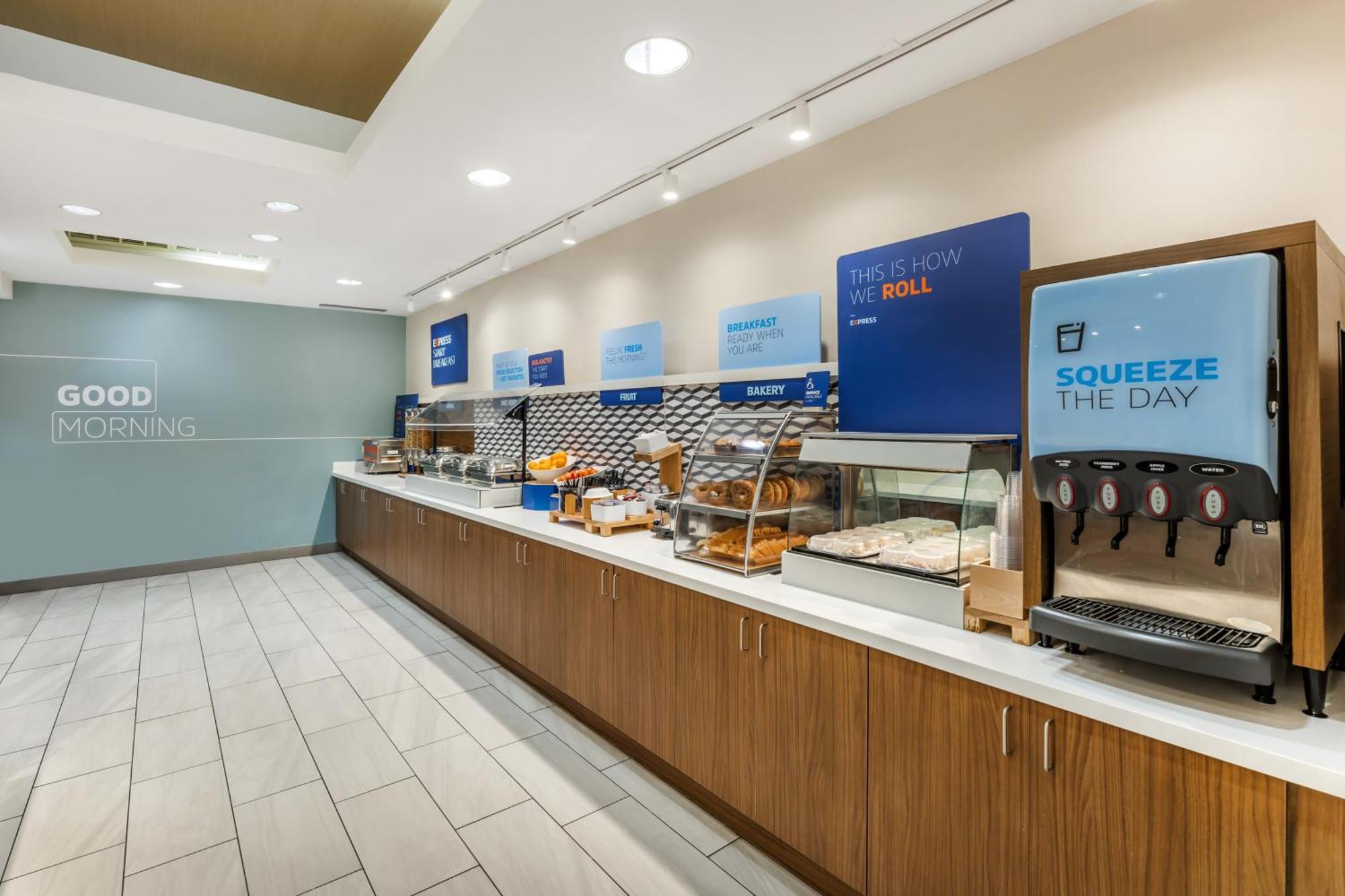 Holiday Inn Express Crestwood By Ihg Exterior photo