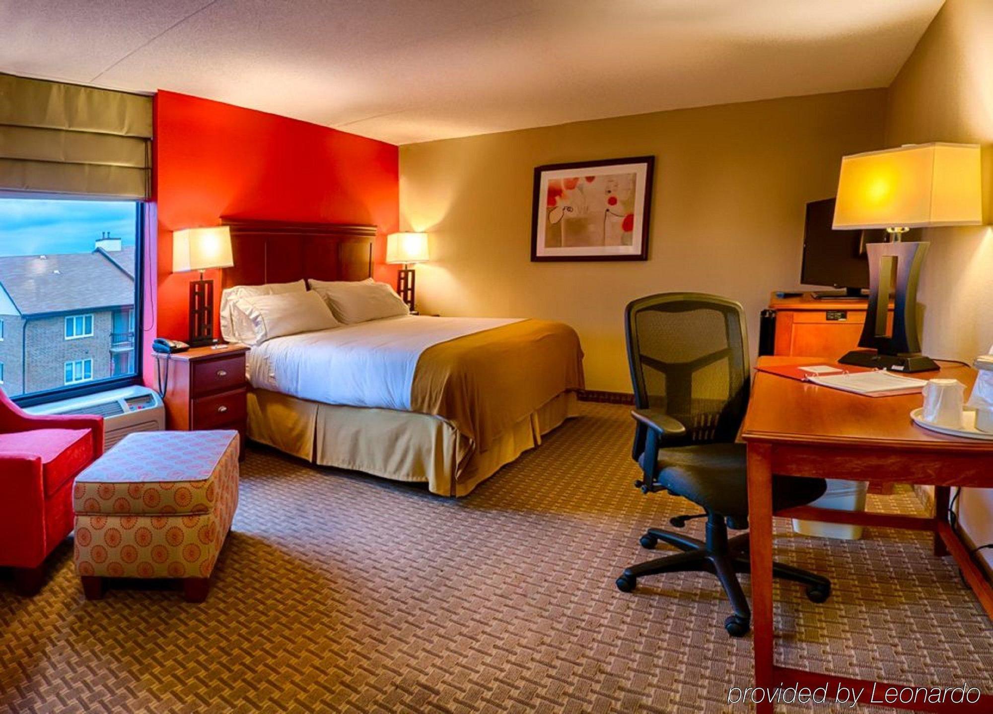 Holiday Inn Express Crestwood By Ihg Exterior photo