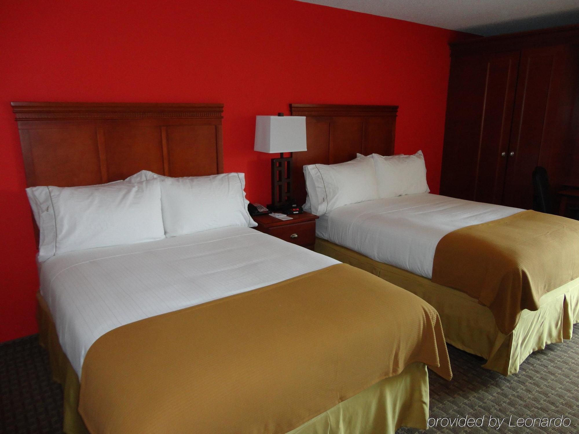 Holiday Inn Express Crestwood By Ihg Exterior photo